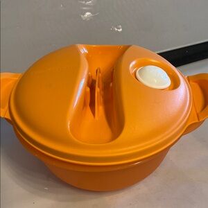 Tupperware Orange crystal wave lunch dish